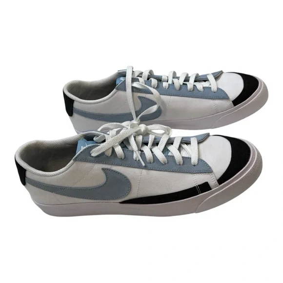 Nike Blue and Black Sneakers Classic Design NWOT CB18